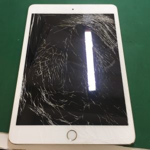 iPad mini3ガラス割れ修理