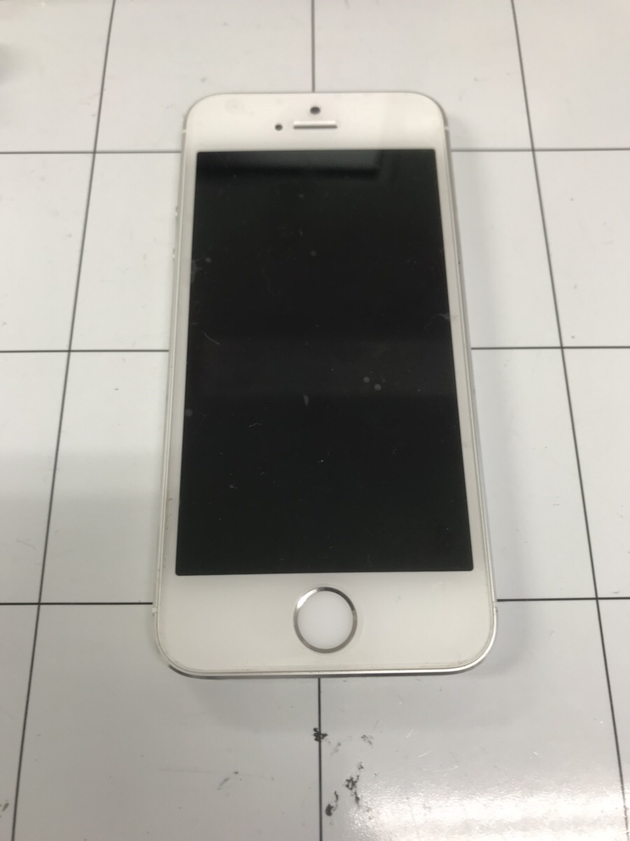 iPhone5s　メイン基盤を取り外し！！