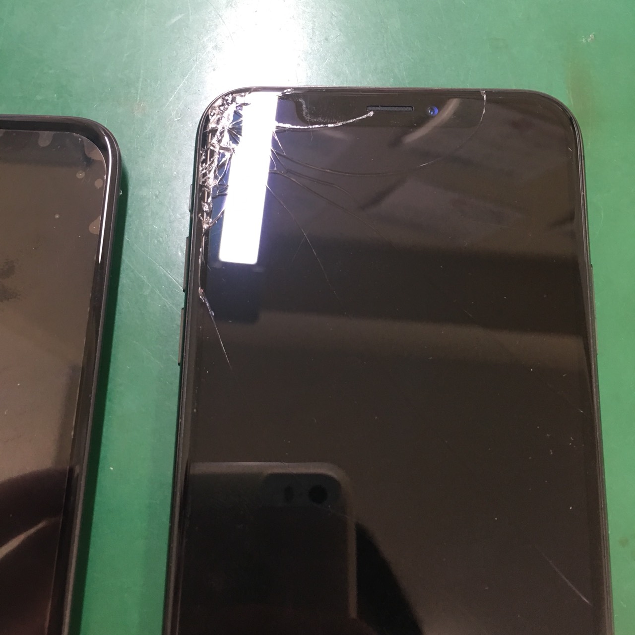 iPhoneXガラス割れ修理