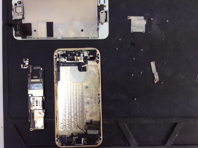 iphoneSE水没復旧！