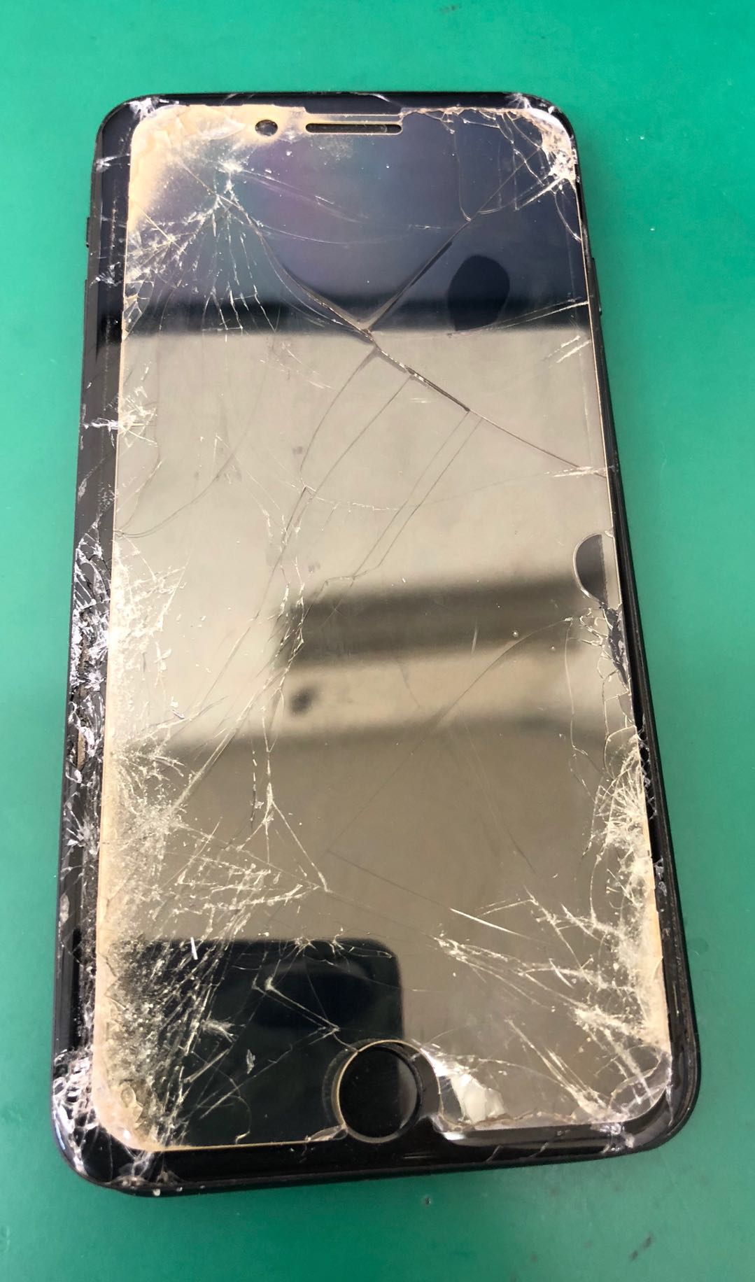 iPhone7画面割れ修理