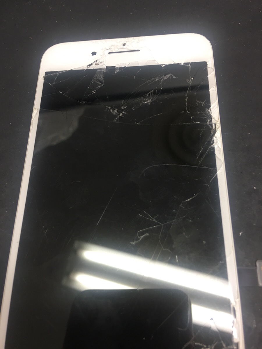 iPhone画面修理承ります。【八王子店】