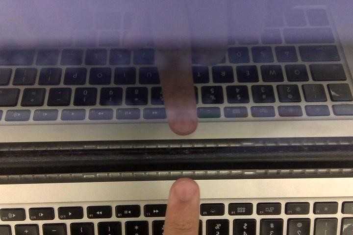MacBookがタッチスクリーン対応に！？しかも費用はわずか100円！