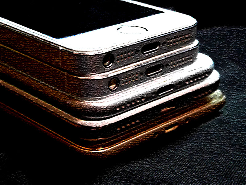 iPhone所有者は裕福と米で調査結果。シェア7割超の日本では？