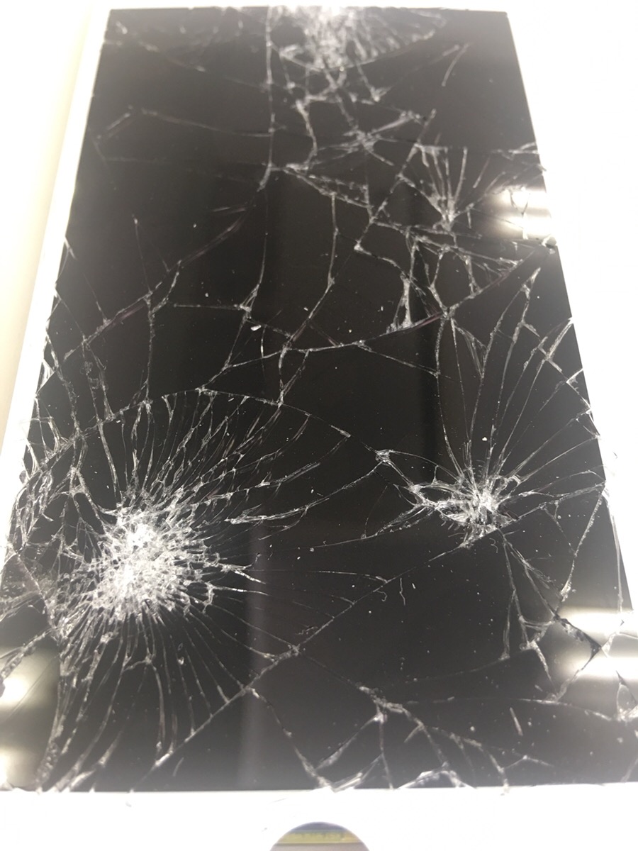 iPhoneの画面が割れたら当店にお越し下さい【八王子店】