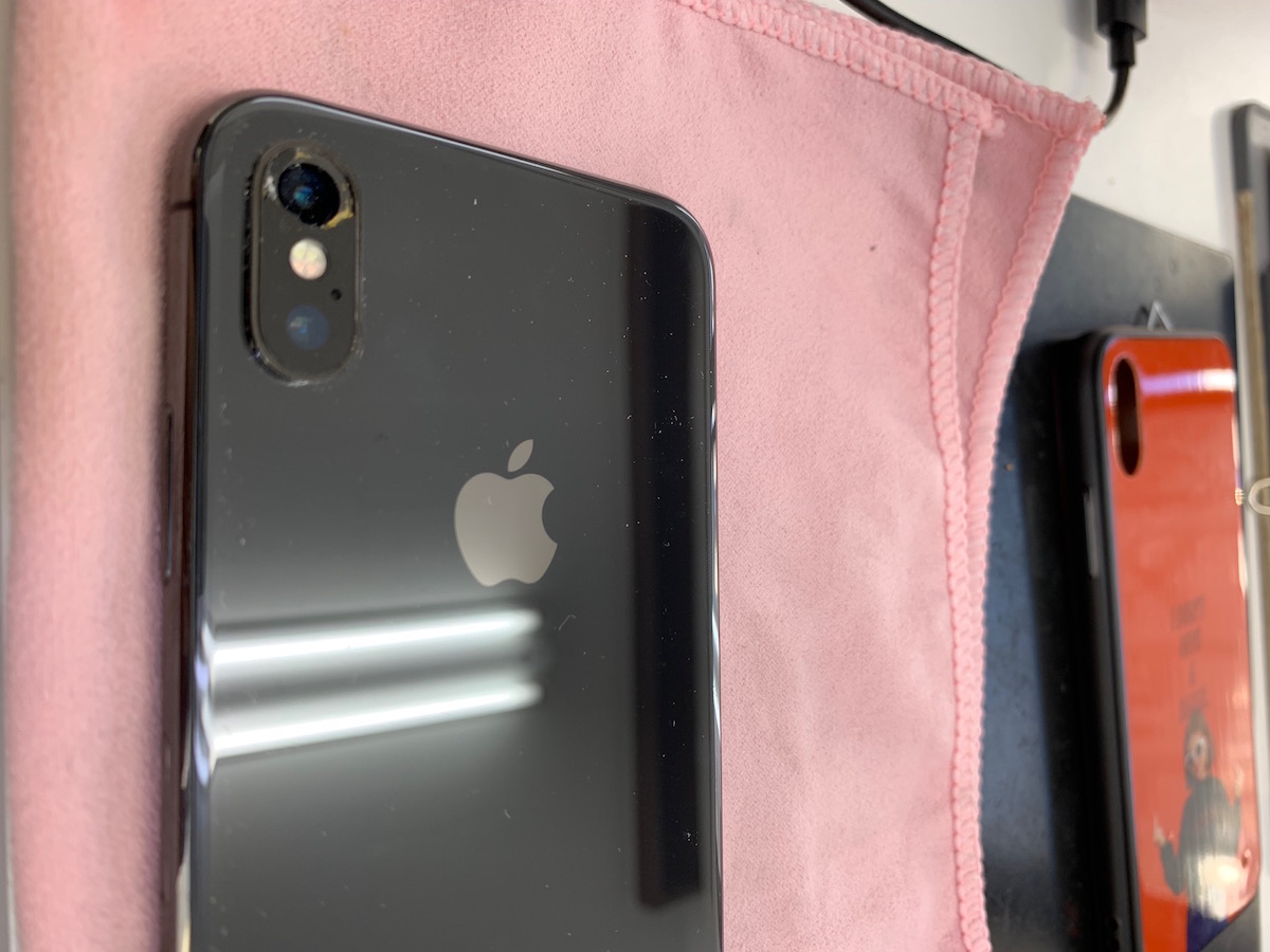 本庄市よりiPhoneXリアカメラレンズ割れ