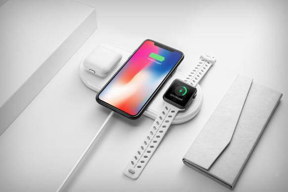 Apple製品をまとめてワイヤレス充電。置くだけで充電できる「Plux」に日本版が登場