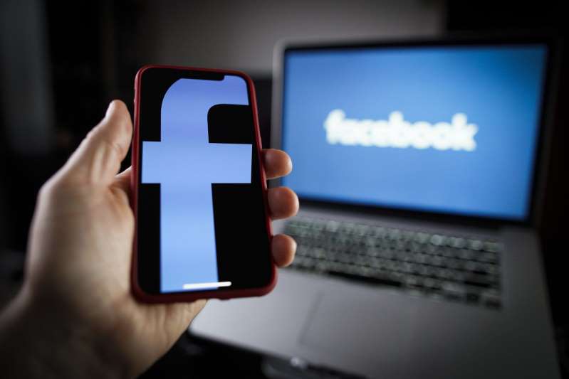 Facebookへの個人情報無断送信が判明されたiOSアプリ？