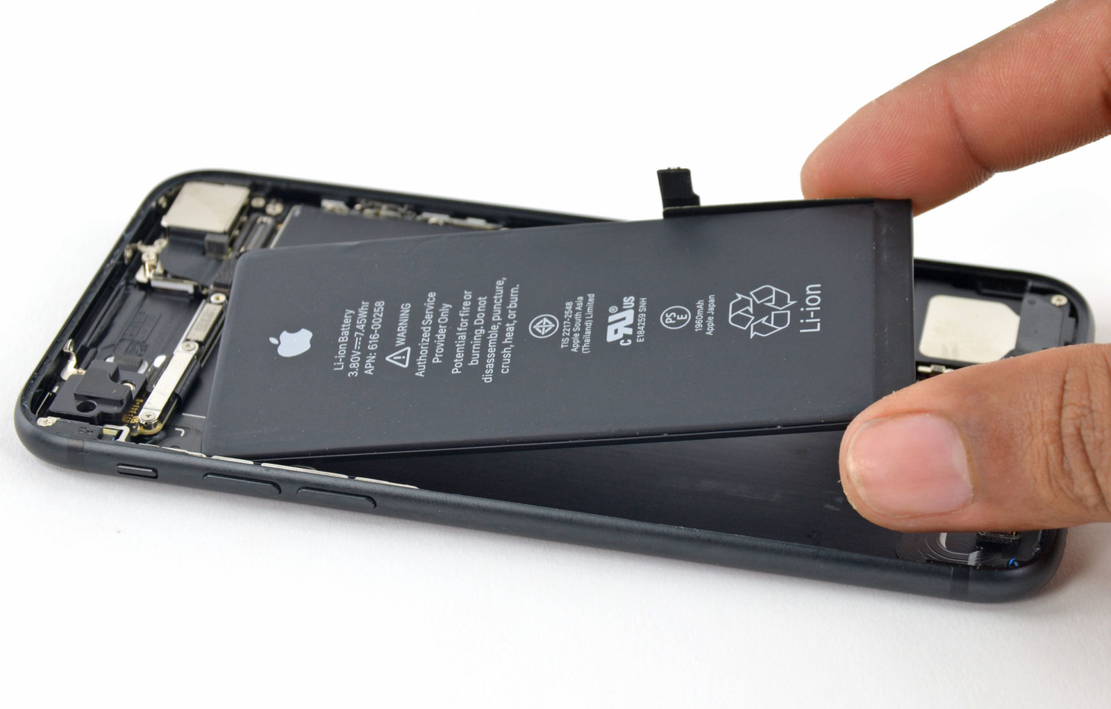 【Apple】バッテリーが非正規の部品でも修理が可能に
