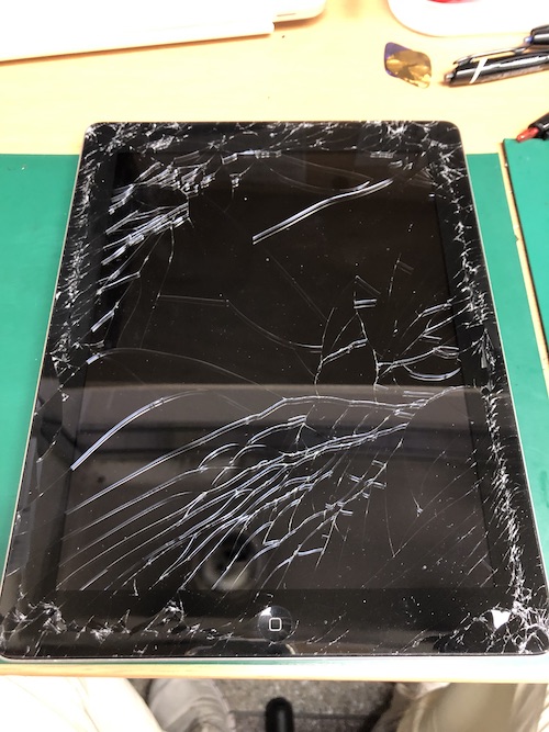 iPad3画面割れ修理（星ヶ丘よりお越し）