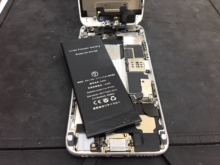 iphone修理買取のダイワンテレコム大森駅前店です。