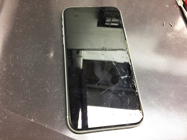 【修理速報】iPhoneXR 画面割れ