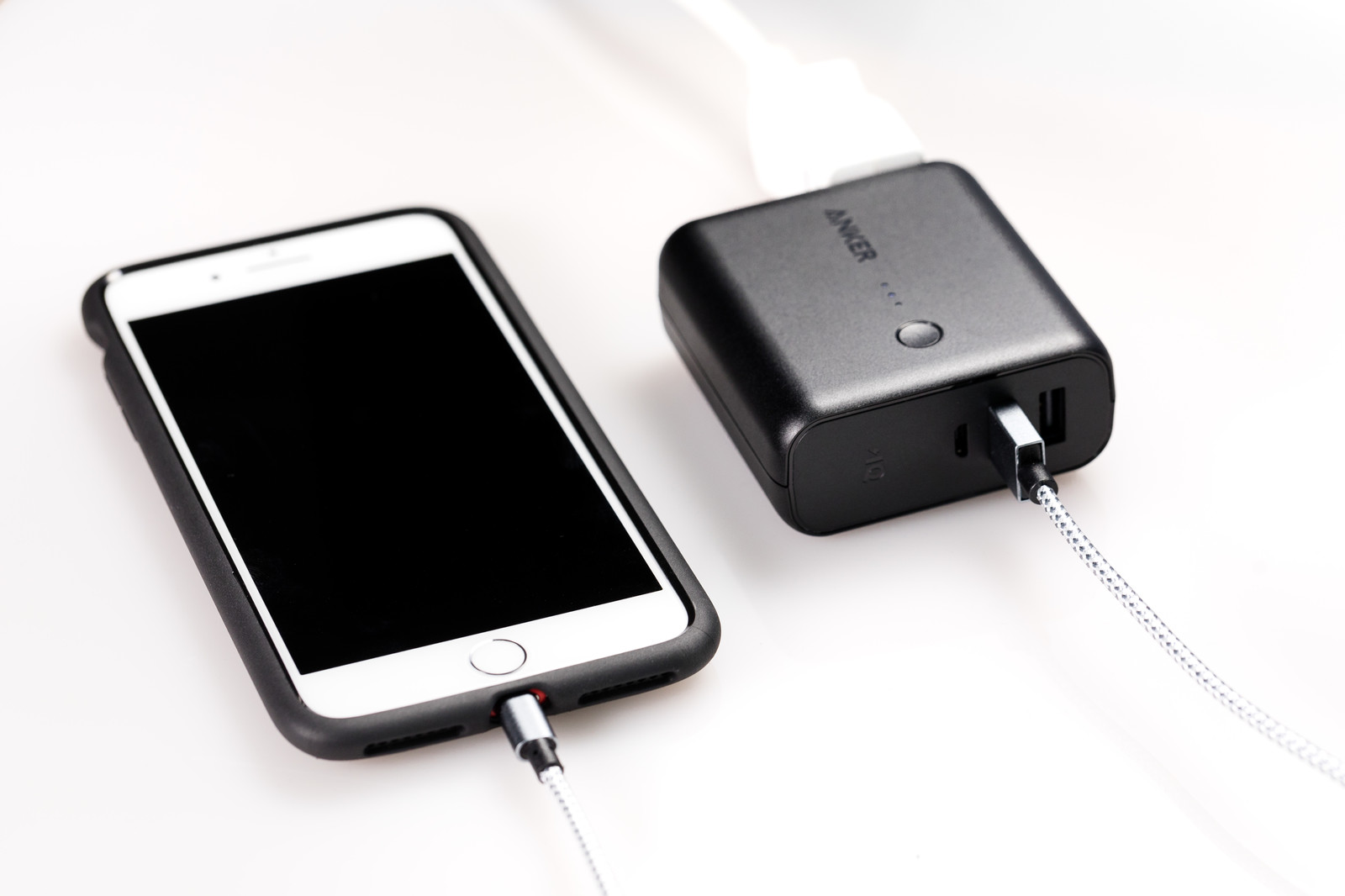 ホコリに要注意！スマホも定期的にお掃除しましょう♪