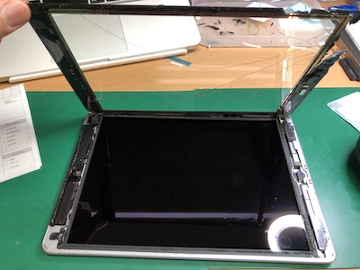 iPad6(A1954/A1893)画面割れ修理【名古屋市東区よりお越し】