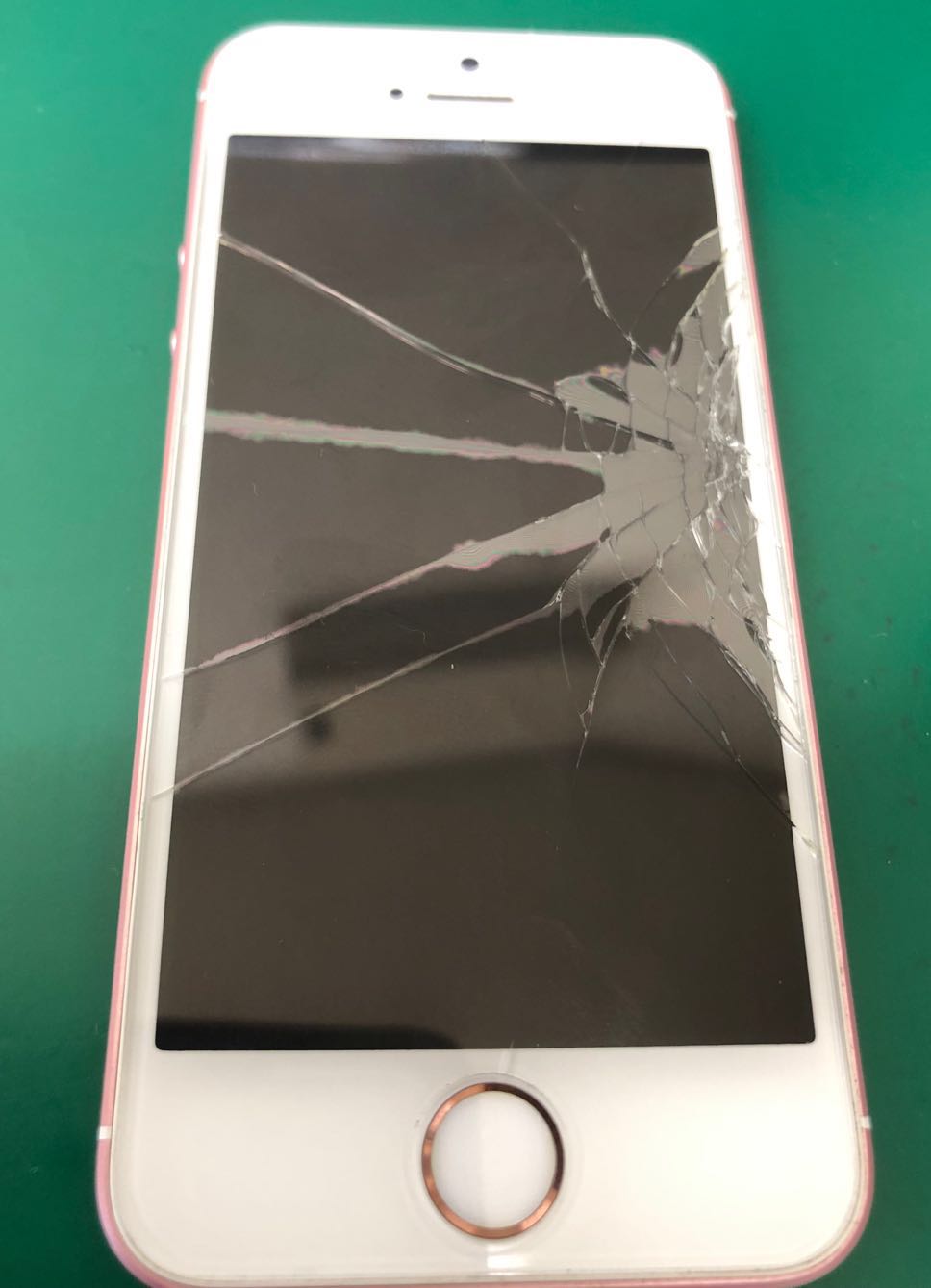 iPhoneSEは人気機種