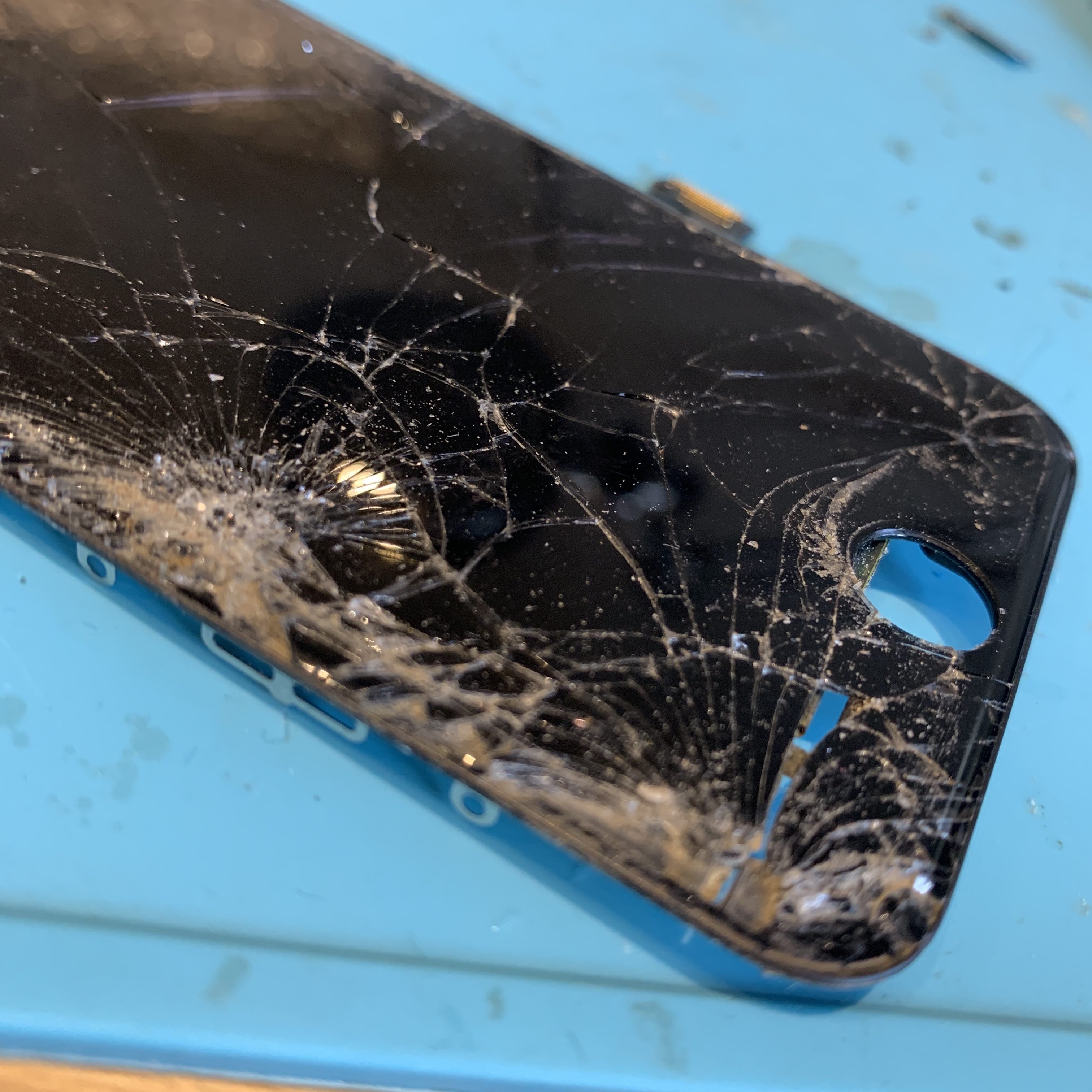 横浜市より大学生の方iPhone７画面割れ　