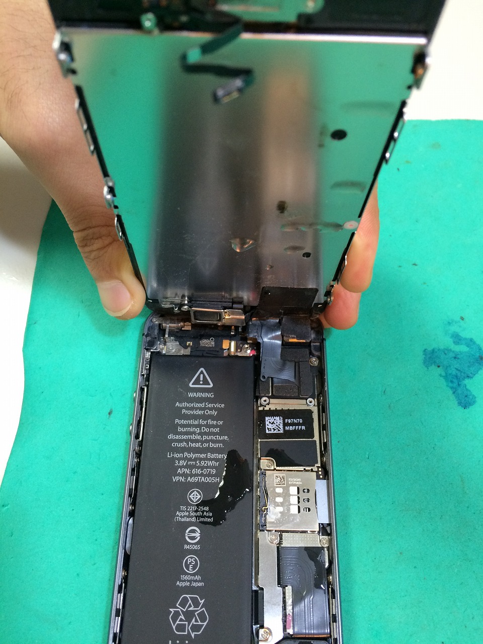 iPhone5s水没修理！