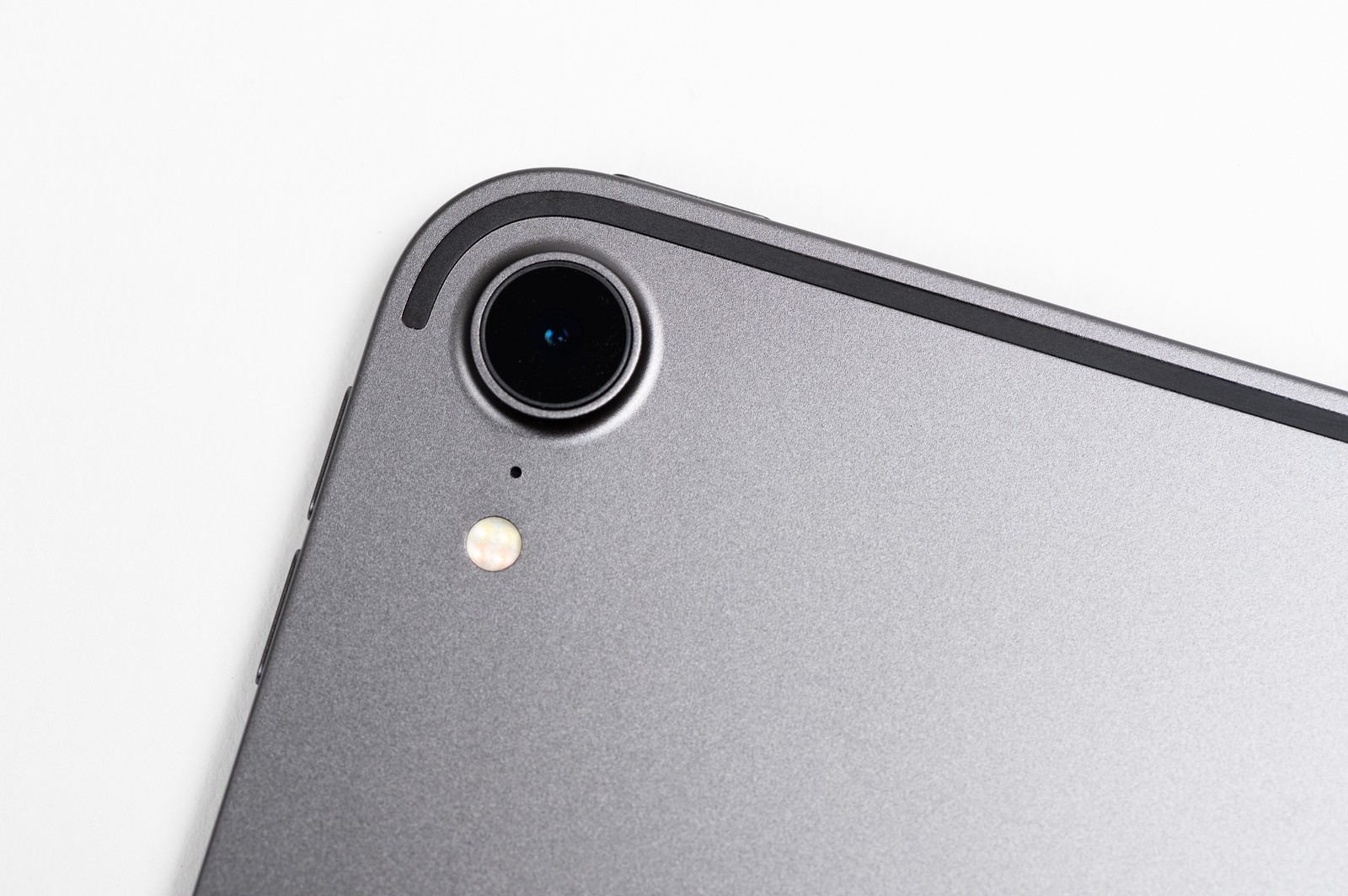 iPhoneのカメラ修理ってできるの？ダイワンテレコムにお任せくださ