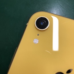 iPhoneXRリアカメラのレンズカバー割れ