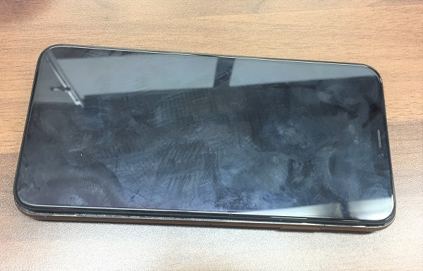 iPhone XSMax落とすだけで、不具合が起きやすい