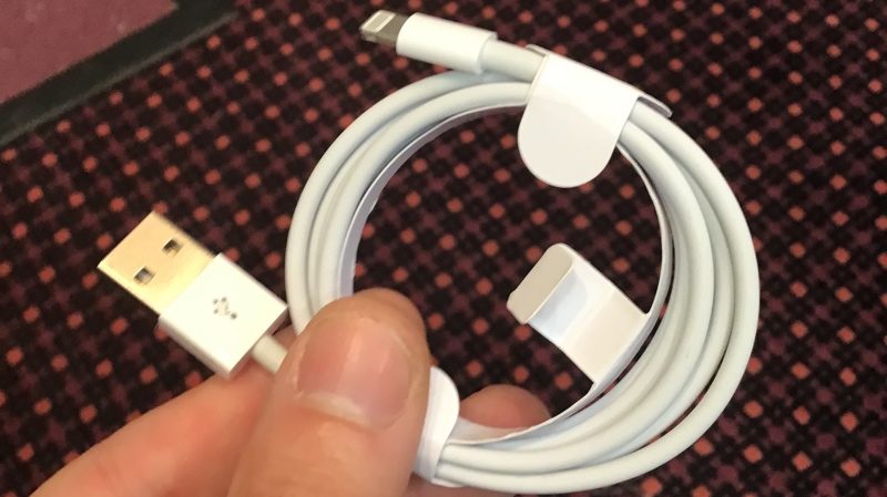 純正にそっくりなハッキング用Lightningケーブルが存在した！？