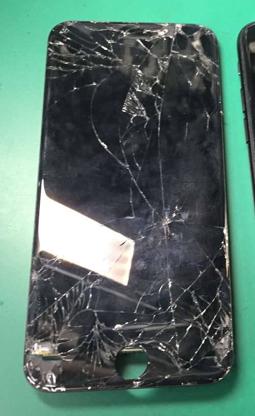 iPhoneの画面割れとその後の危険性