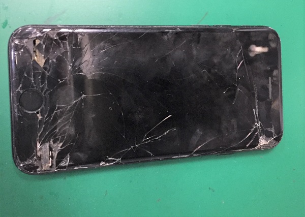 iPhone７画面割れ