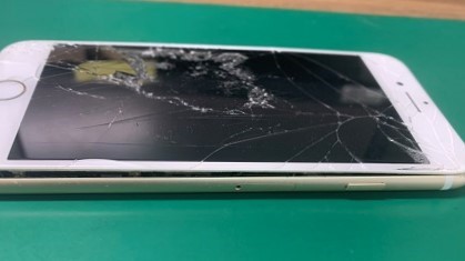 放置は危険！iPhoneの画面浮きについてご紹介
