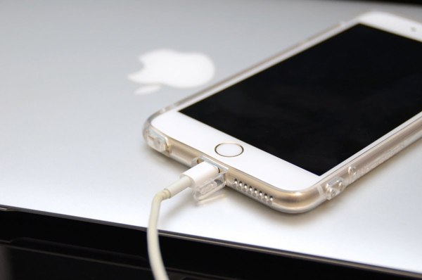 就寝中のiPhoneやiPadの充電は気をつけて！