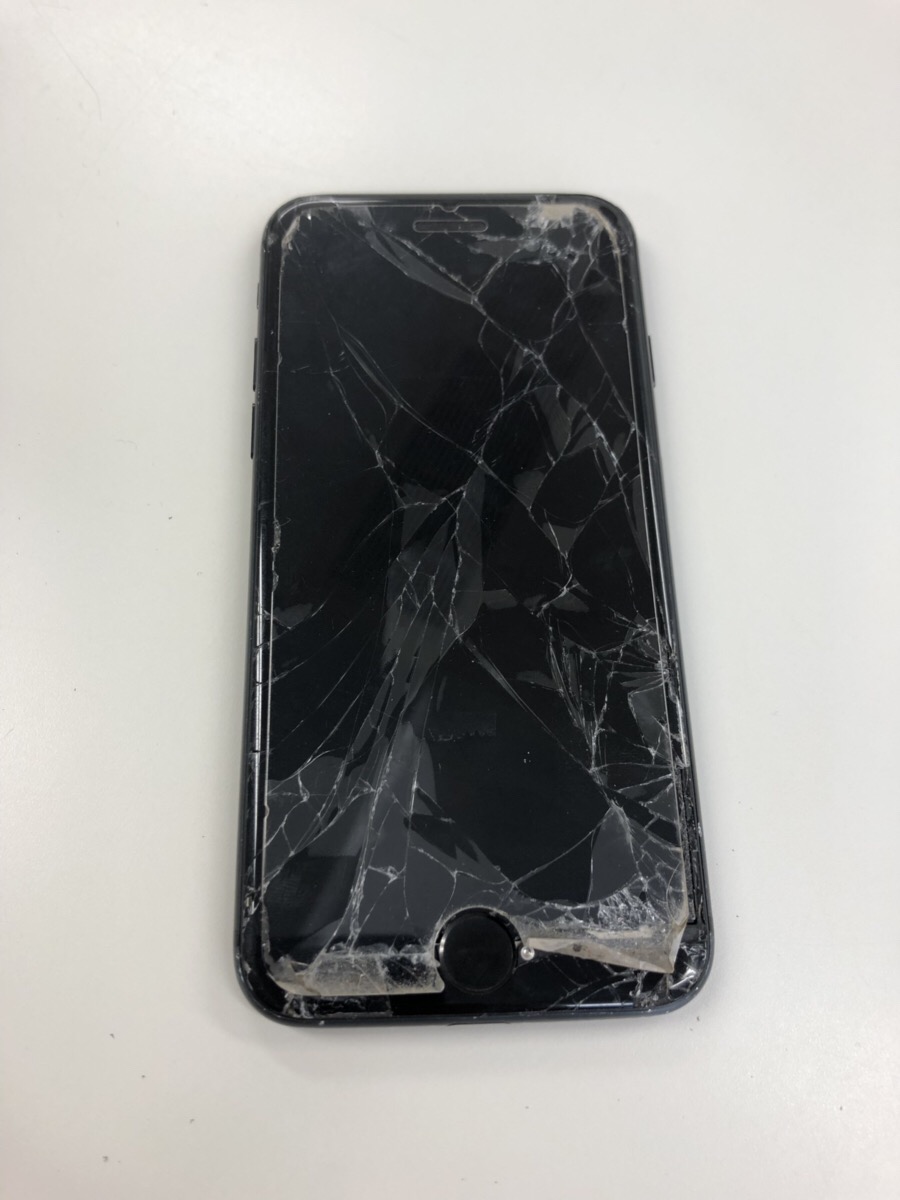 iPhoneの画面が割れたままご利用ではありませんか？