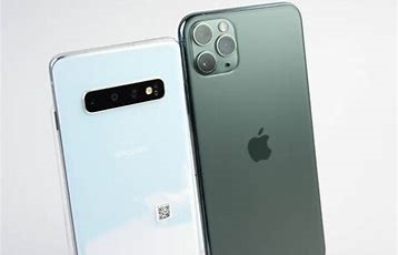 iPhone or Androidスマホ？