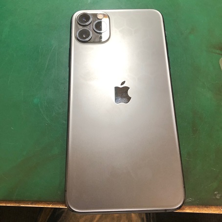 iPhone11ProMax画面修理を行いました。
