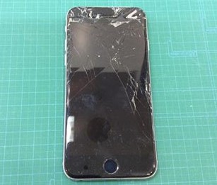 バッキバキのiPhoneでも大丈夫です！