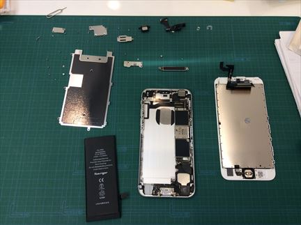 iPhone6sのガラス割れ、バッテリーの同時交換！