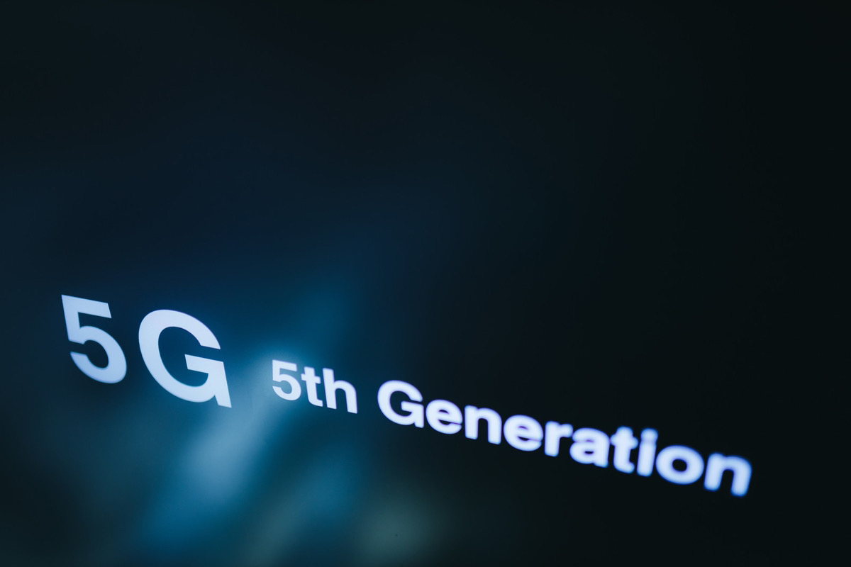 総務省、5G回線の維持のため携帯電話料金に課税を検討