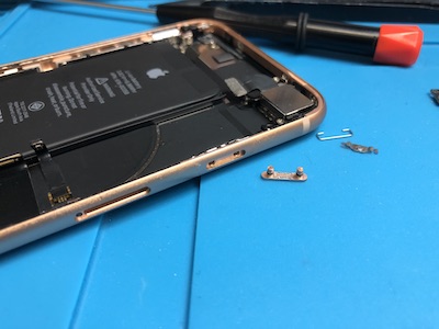 iPhone8スリープボタンが押しづらい症状の修理