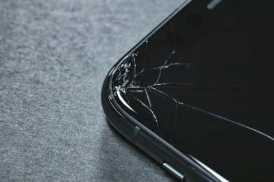 iPhoneを落とした！画面が割れたけど、そのまま使える•••？