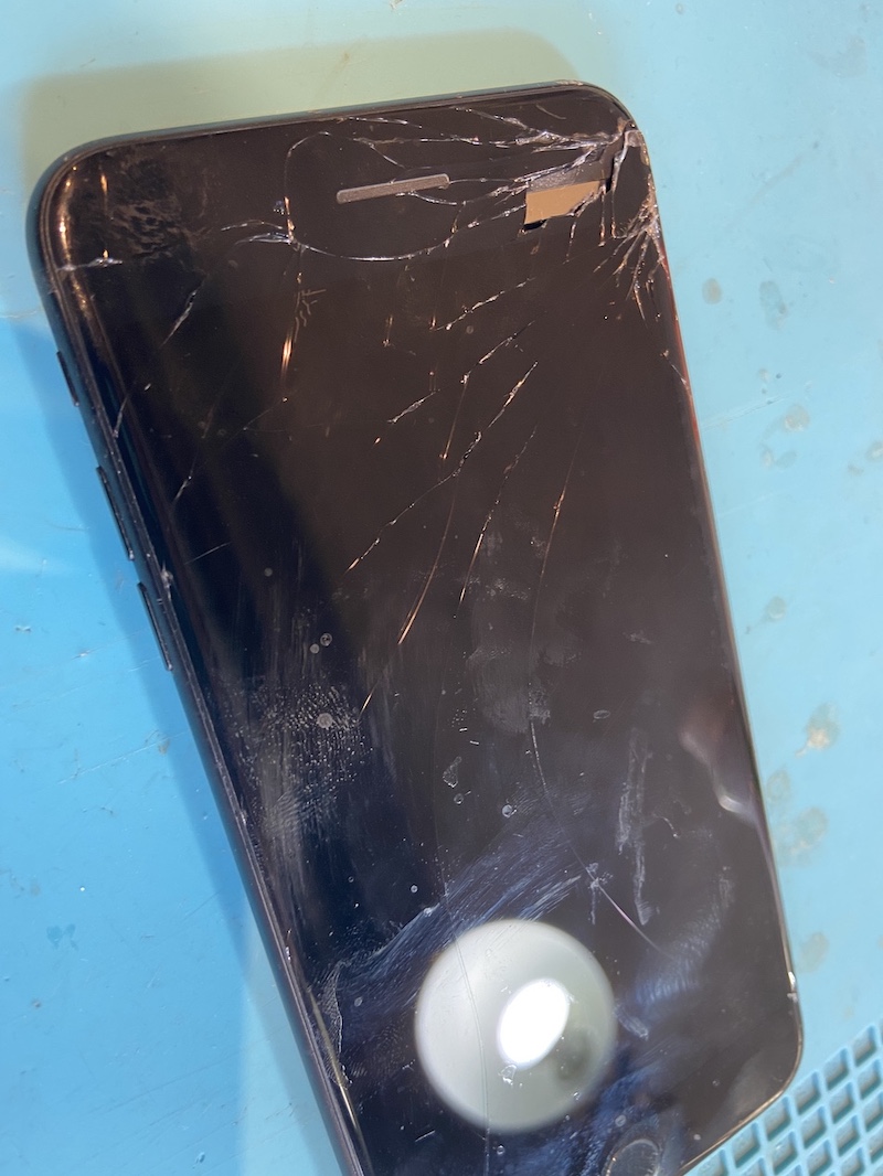 iPhone7画面割れ即日修理！