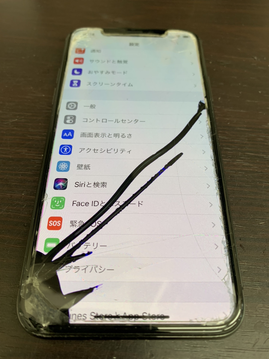 液晶が一部黒くなっているものでもすぐにお直し♪