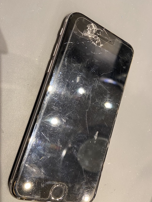 iPhone7の画面割れ修理でご来店！