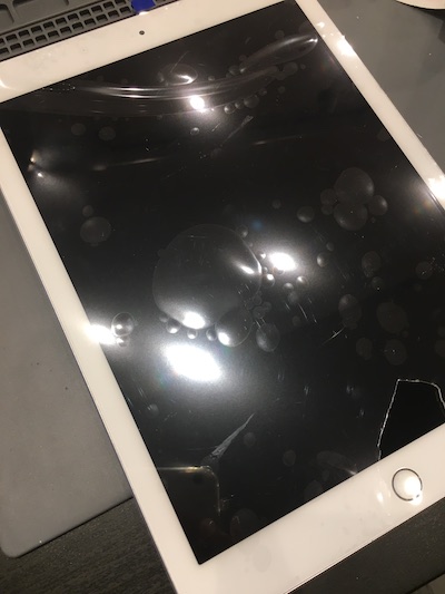 iPad 修理お待ちしております！！