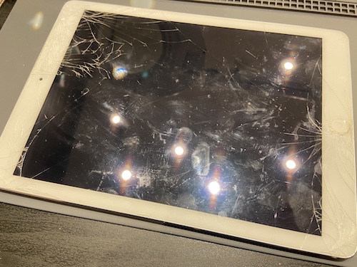 iPadAirの画面ガラス割れでご来店！