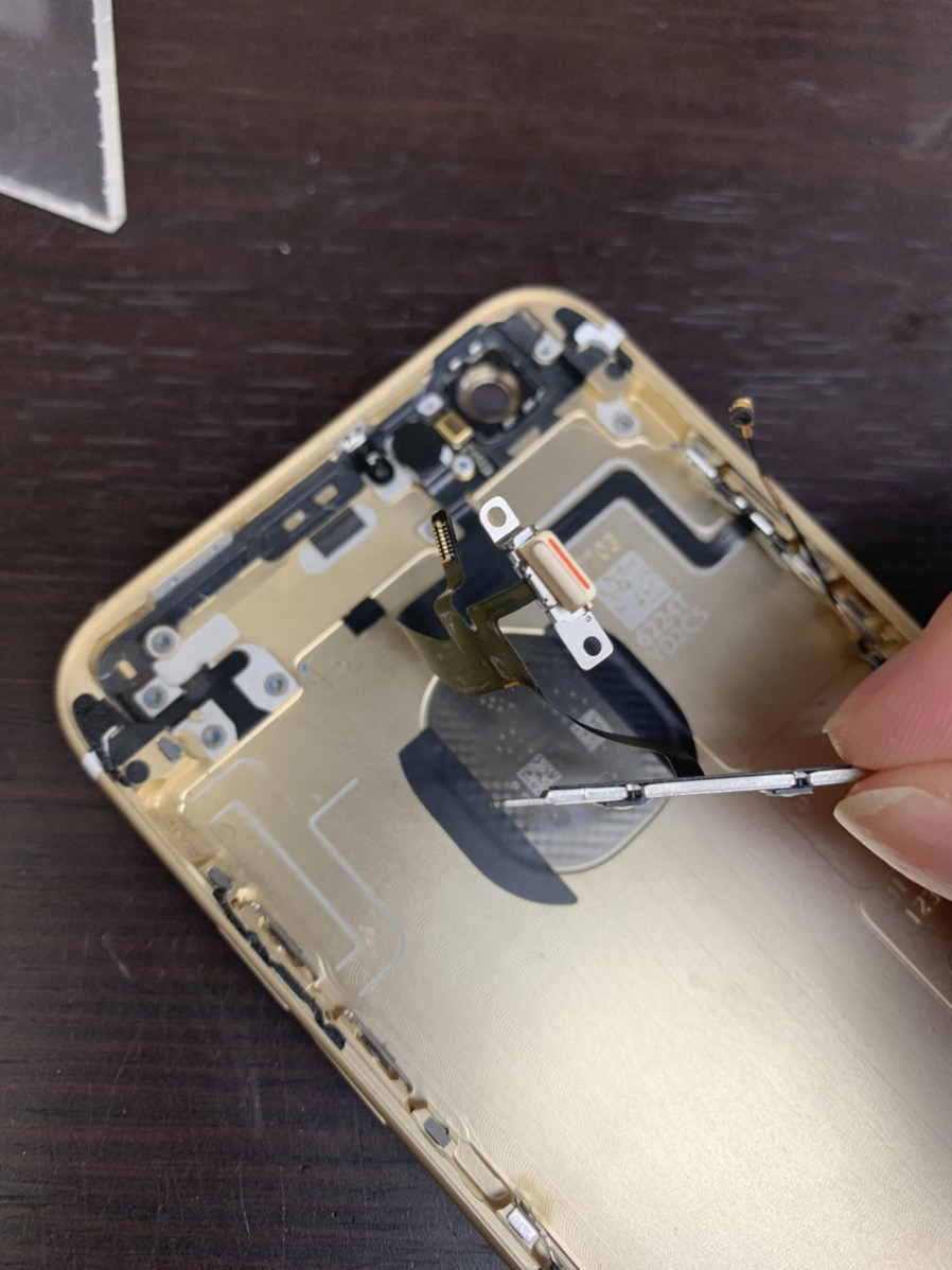 マナーモードが勝手に切り替わっちゃうiPhoneも修理できます！