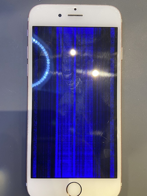 画面に縦線が・・・そんなiPhone8は画面修理をしましょう！