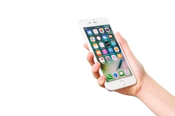 シニアのスマホ利用率77％、スマホ非利用者の44％が乗り換え検討