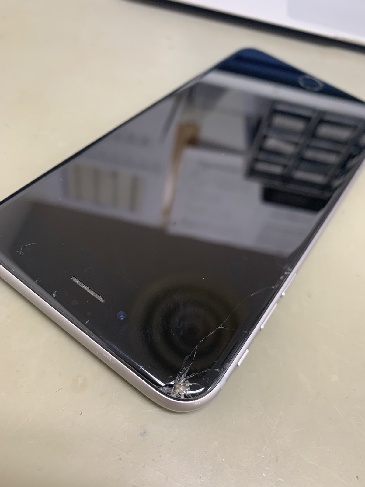 iPhone6Plus 画面交換！【八王子店】