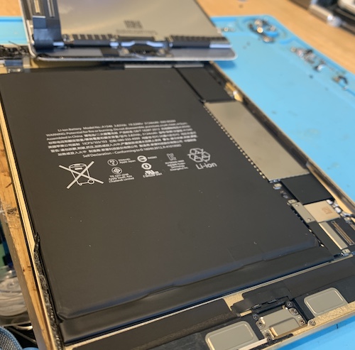 iPad修理受け付けております