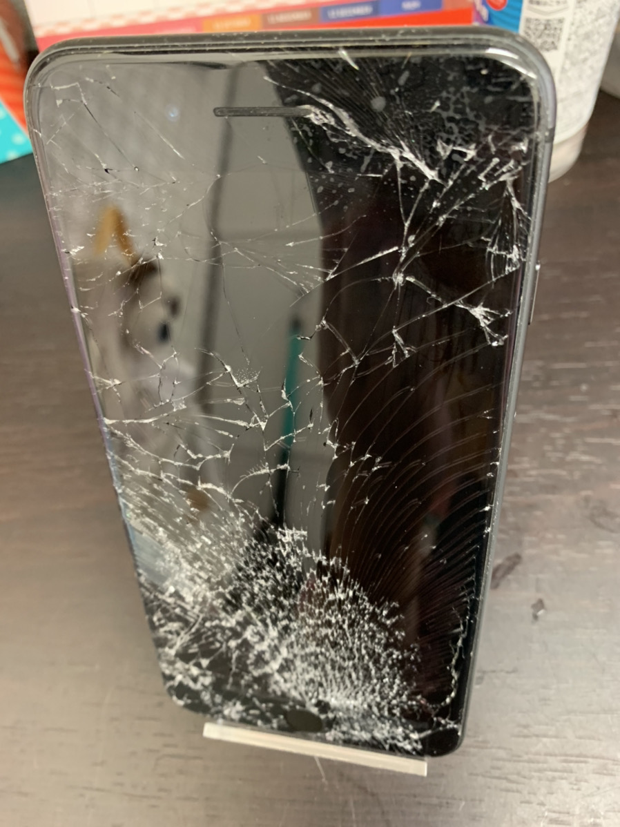 液晶が映るかわからないiPhone 8Plusの画面交換も即日！