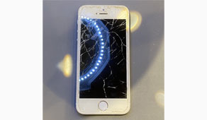 iPhoneSE 画面割れ修理のご依頼です！