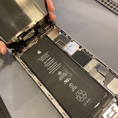 充電されないiPhone6Plus、原因はバッテリー！